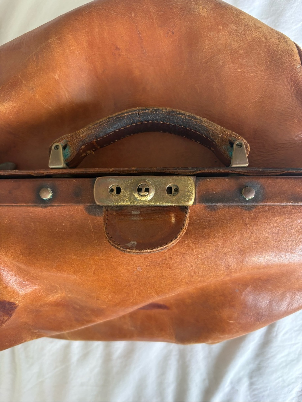 Vintage 1930s/40s Leather Gladstone Doctor Bag Prop Restoration 13x11x10.5 As Is - Picture 3 of 16